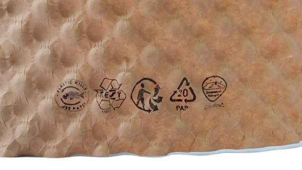 Ökologisches-Polstermaterial-Plastic-Kills-REZY-Triman-PAP20-Compostable-Packaging